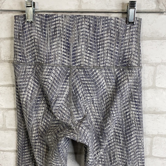 Lululemon crop leggings size 4 - Picture 7 of 10